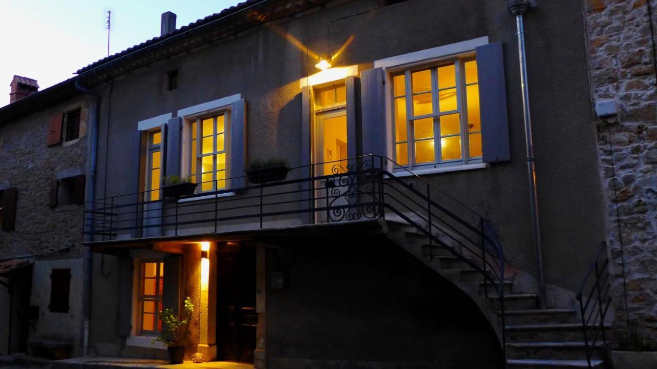 Bed and Breakfast Le Ciel Par-Dessus Le Toit Salavas Esterno foto